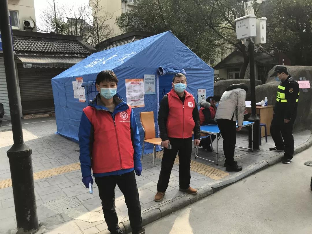 奮戰(zhàn)抗“疫”筑防線，城建集團志愿者在行動